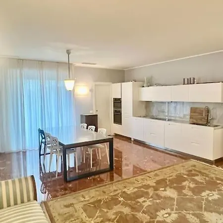 Apartment Centro Storico Grande Casa Moderna Verona